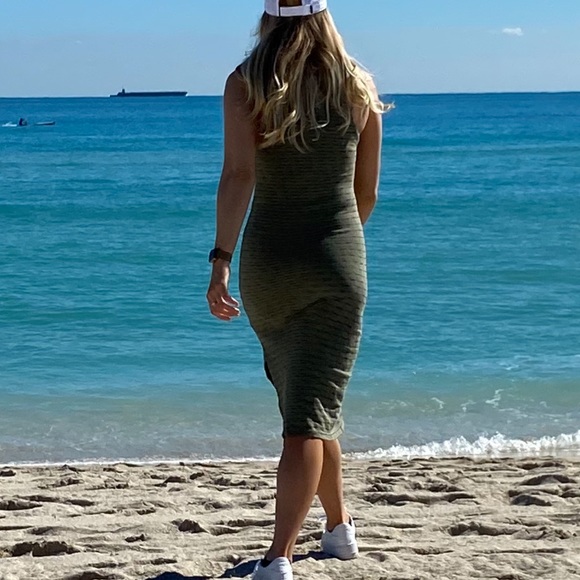 Green midi knit dress with slit - Picture 3 of 6